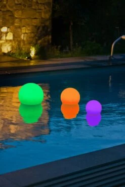 Ubbink Multibright Solarfloat 20cm -Optimaal Tuinonderhoud Winkel ubbink multibright solarfloat 20cm 683x1024 641af4a0b651d l